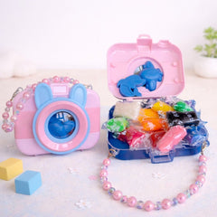 Aparat Foto Stil Geantă 10x12cm, cu 12 Plastiline Colorate și 2 Forme de Modelare pentru Copii