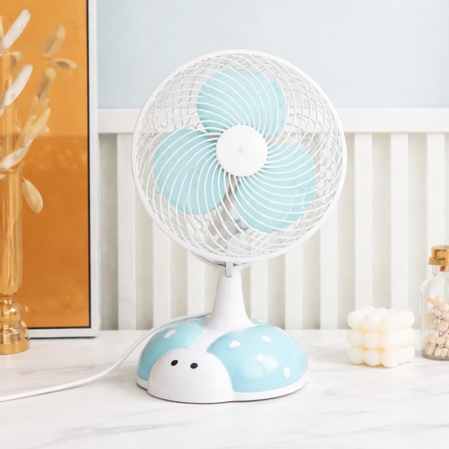 Ventilator Electric 25x20x15cm, Model Buburuză, Oscilant, din Plastic