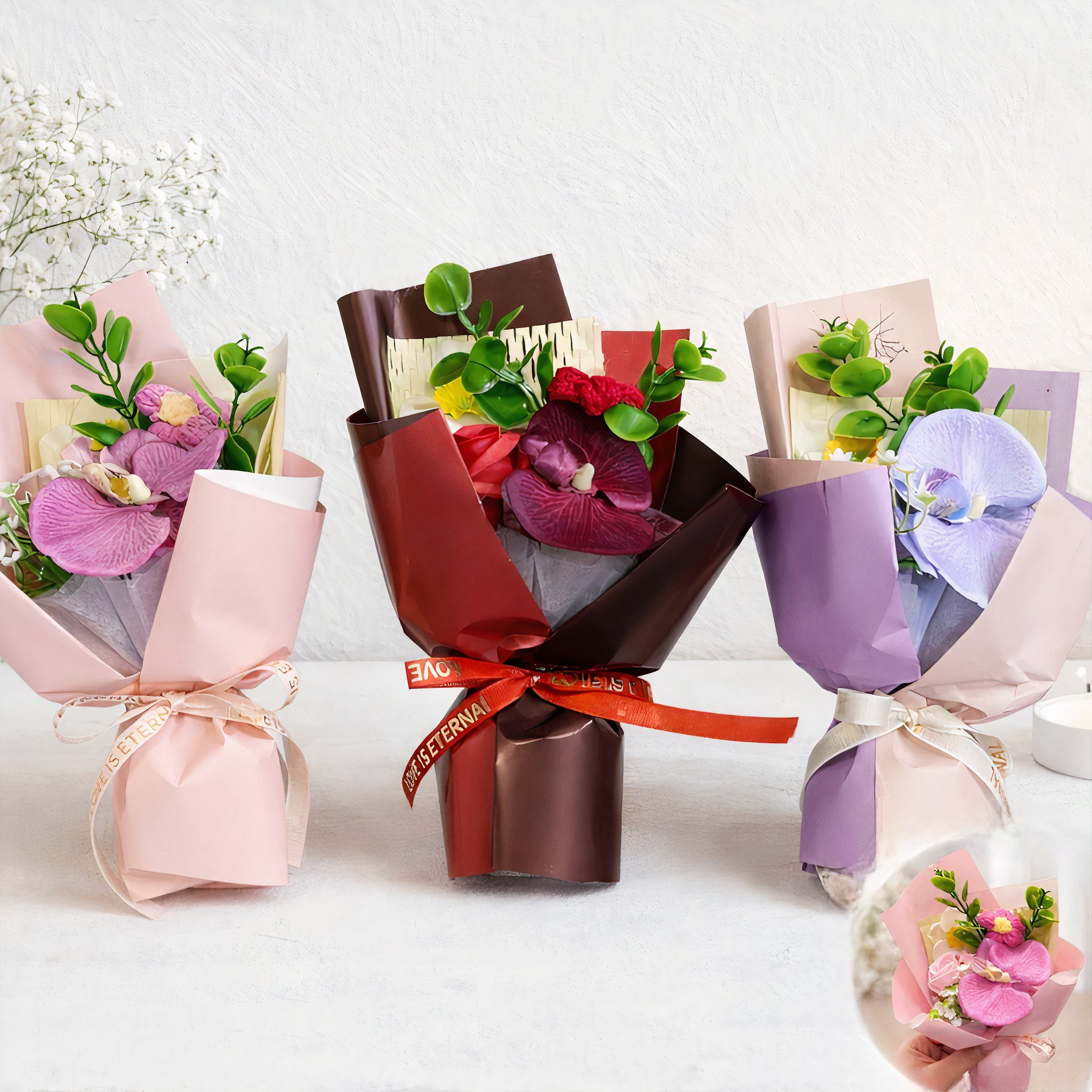 Decorațiune Artificială 3/set Buchet din Plastic si Material Împletit, 25cm în Cutie de Cadou cu Fereastră Diferite Culori Engros